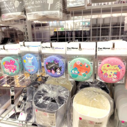 ダイソー 100均 サンリオ 缶ミラー ハローキティ マイメロディ クロミ シナモロール ハンギョドン